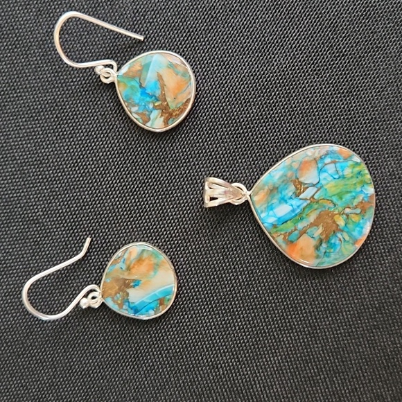 925 Sterling Silver Spiny Oyster Turquoise Pendant and Earrings - Picture 3 of 11